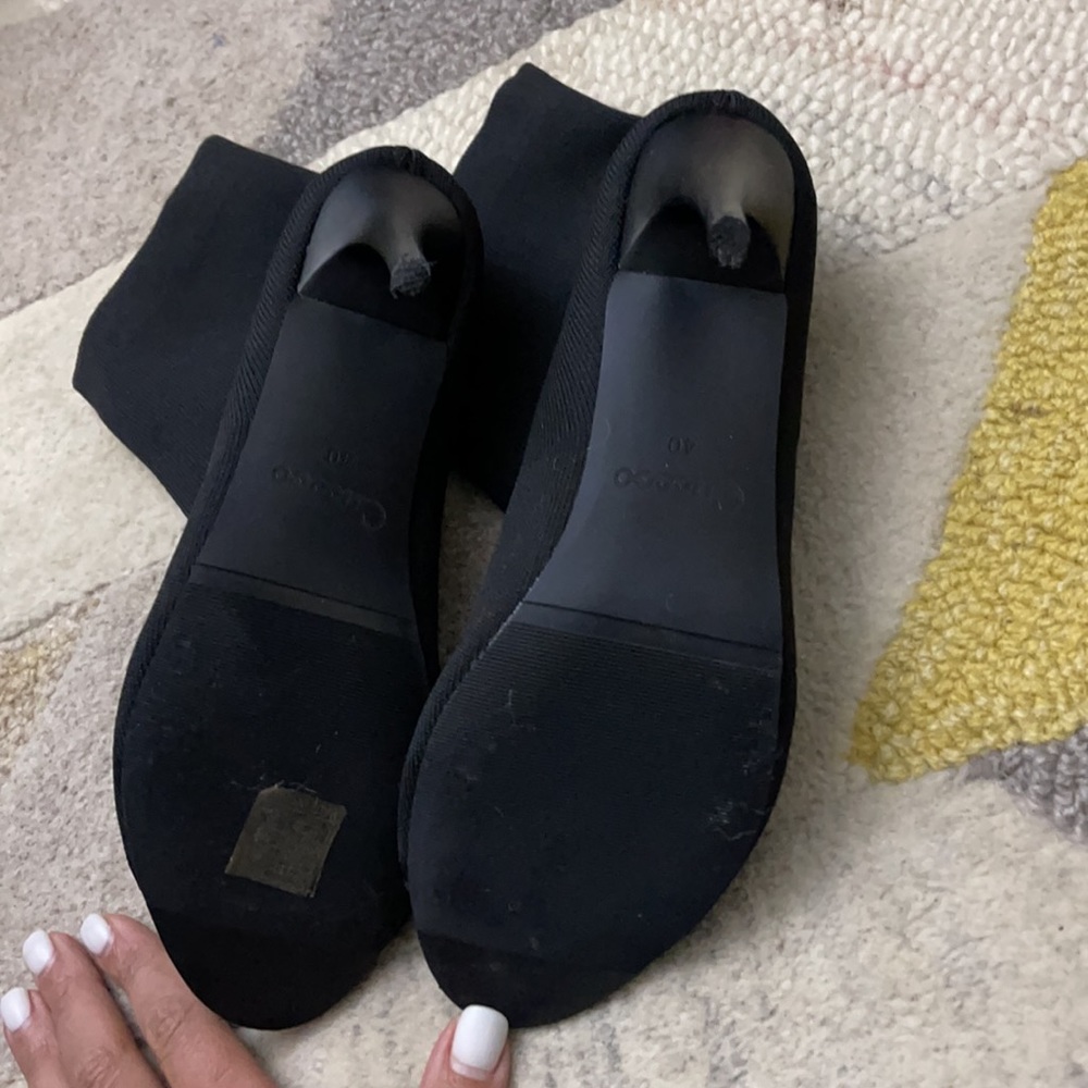 Heels - Picture 3 of 3